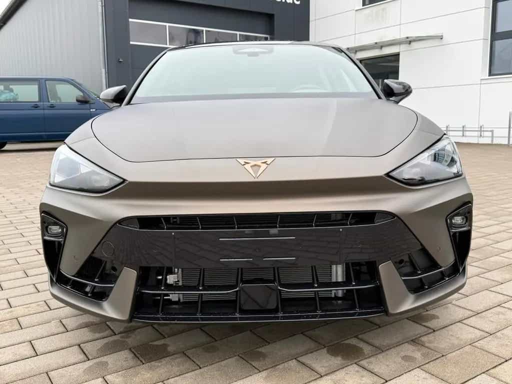 Cupra Leon 2.0 TSI VZ EXTREME+AHK+Century Bronze Matt 05/2026-photo-18