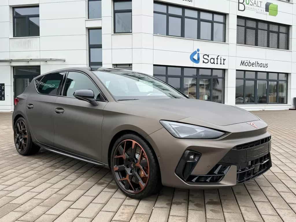Cupra Leon 2.0 TSI VZ EXTREME+AHK+Century Bronze Matt 05/2026-photo-2