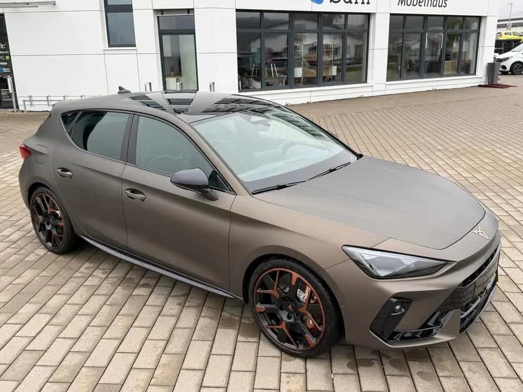Cupra Leon 2.0 TSI VZ EXTREME+AHK+Century Bronze Matt 05/2026-photo-21