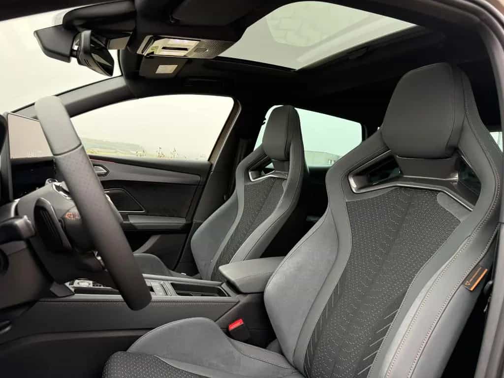 Cupra Leon 2.0 TSI VZ EXTREME+AHK+Century Bronze Matt 05/2026-photo-26