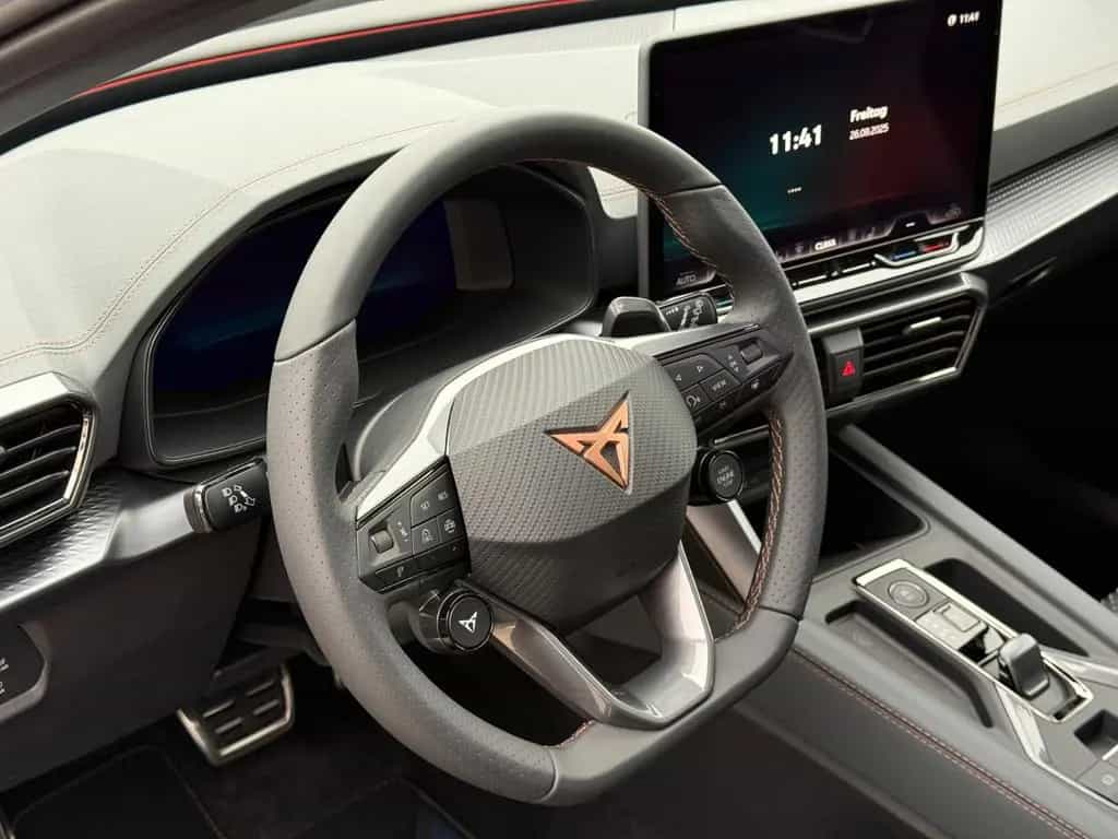 Cupra Leon 2.0 TSI VZ EXTREME+AHK+Century Bronze Matt 05/2026-photo-27
