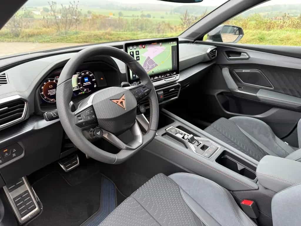 Cupra Leon 2.0 TSI VZ EXTREME+AHK+Century Bronze Matt 05/2026-photo-38