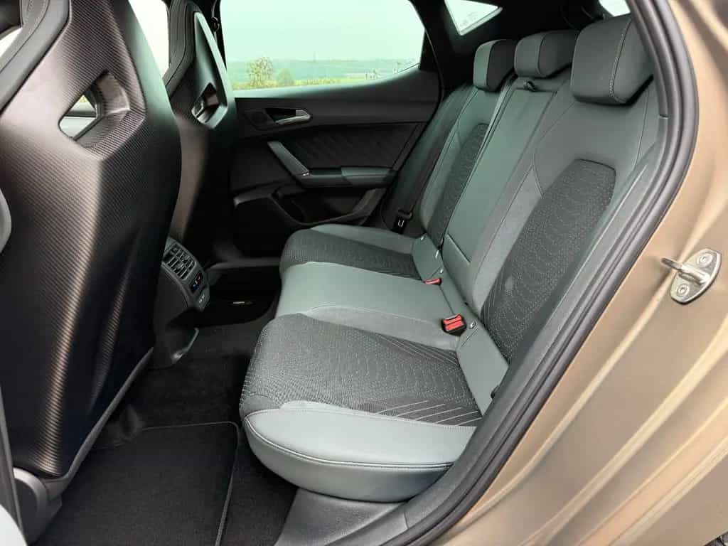 Cupra Leon 2.0 TSI VZ EXTREME+AHK+Century Bronze Matt 05/2026-photo-39