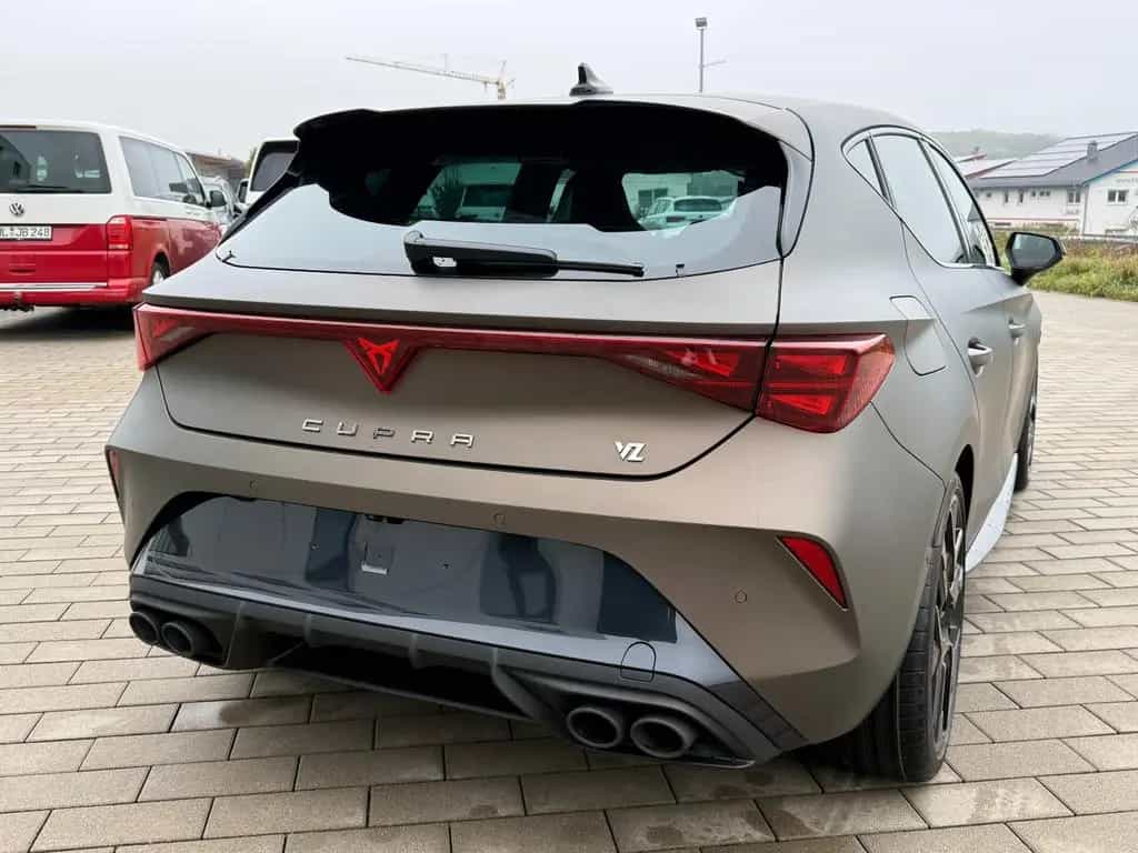 Cupra Leon 2.0 TSI VZ EXTREME+AHK+Century Bronze Matt 05/2026-photo-4