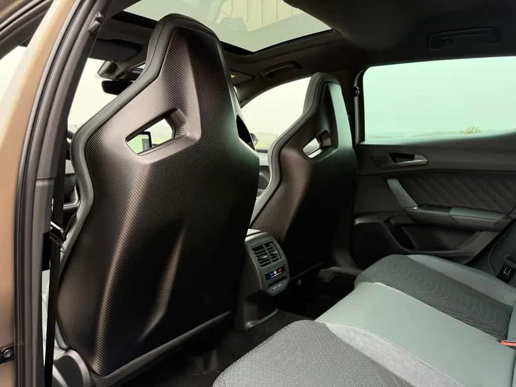 Cupra Leon 2.0 TSI VZ EXTREME+AHK+Century Bronze Matt 05/2026-photo-40