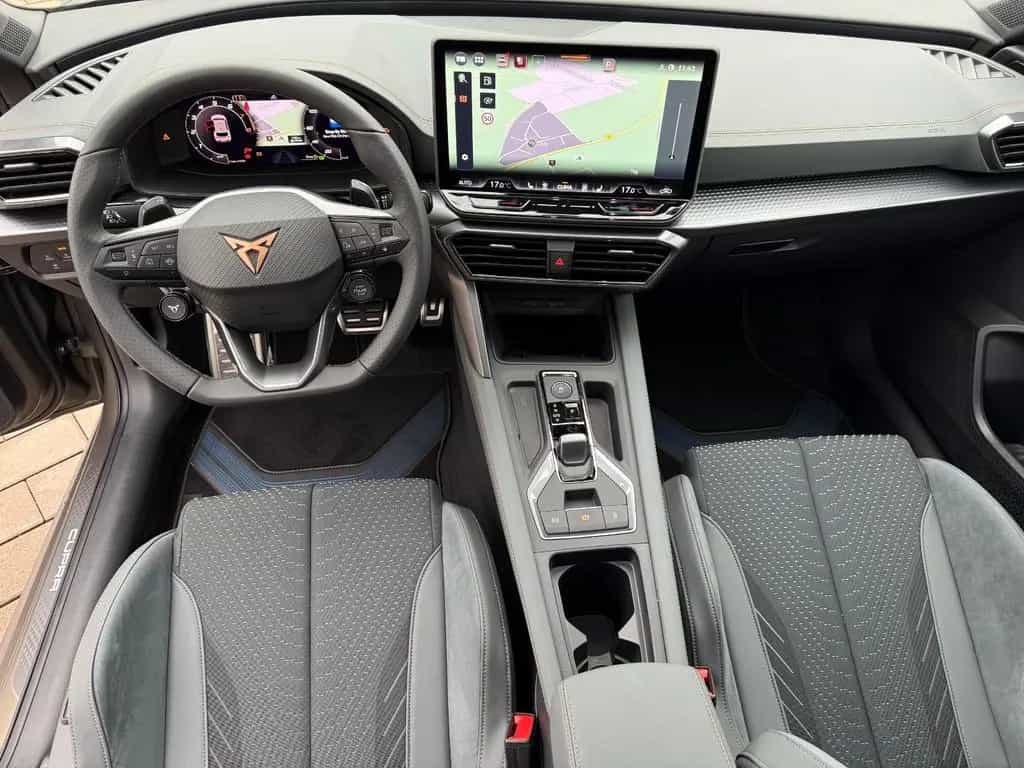 Cupra Leon 2.0 TSI VZ EXTREME+AHK+Century Bronze Matt 05/2026-photo-42