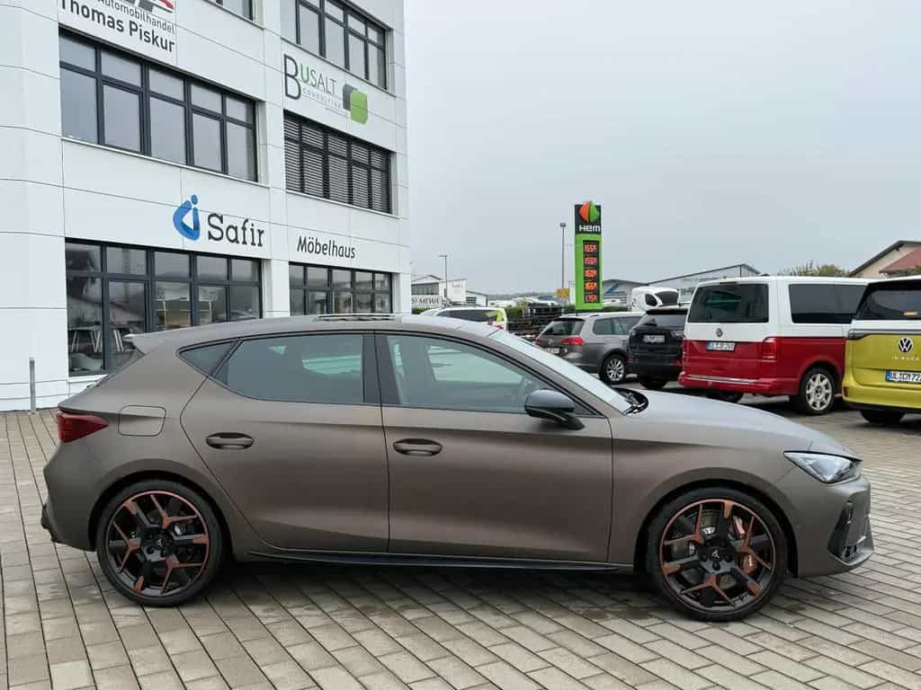 Cupra Leon 2.0 TSI VZ EXTREME+AHK+Century Bronze Matt 05/2026-photo-8