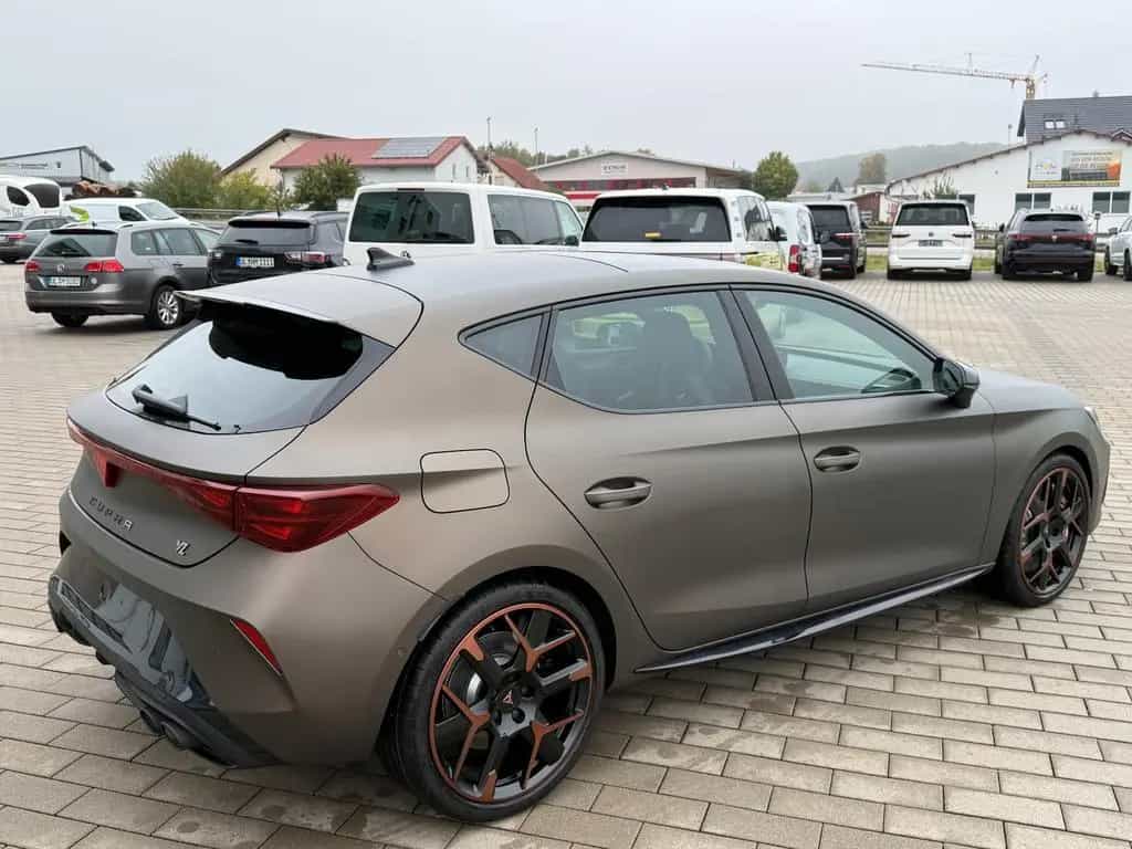 Cupra Leon 2.0 TSI VZ EXTREME+AHK+Century Bronze Matt 05/2026-photo-9