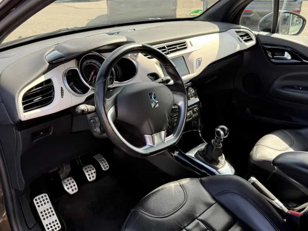 Citroën DS3 1.6 Ultra-Prestige SHZ Klima PDC Navi 02/2013-photo-8