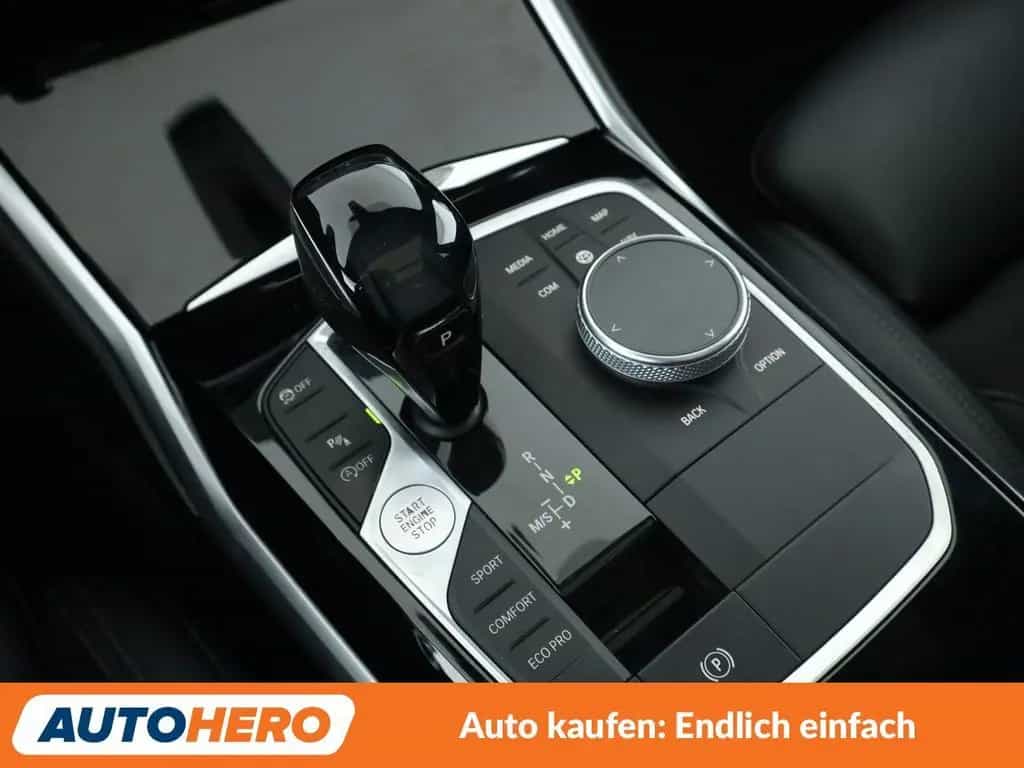 BMW 330 i xDrive Sport Line Aut.*NAVI*LED*TEMPO*CAM* 11/2019-photo-24