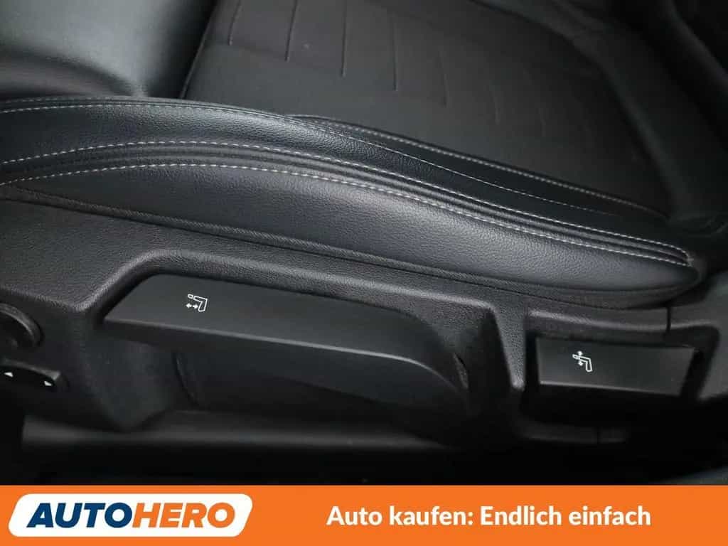 BMW 330 i xDrive Sport Line Aut.*NAVI*LED*TEMPO*CAM* 11/2019-photo-32