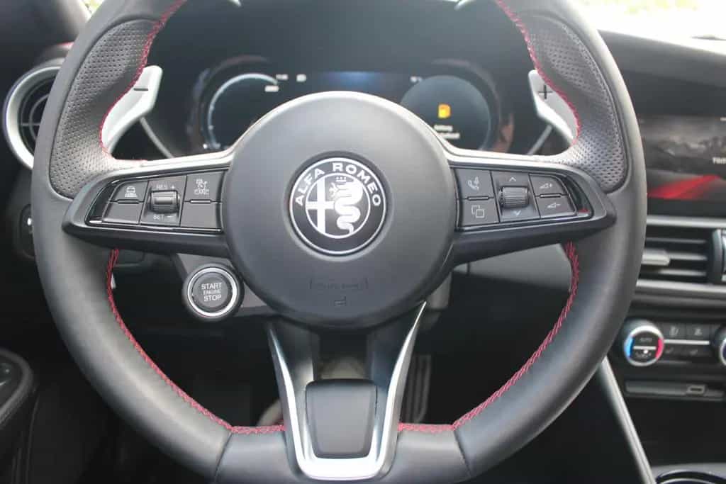 Alfa Romeo Giulia Competizione Q4  MATRIX-LED  0,99% Finanz 10/2023-photo-15