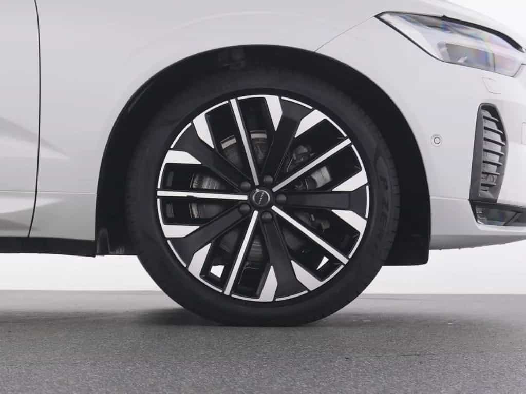 Volvo XC60 B5 AWD Ultra Dark+21''LM+MEMRY+MASSAGE+BO&W 08/2025-photo-21