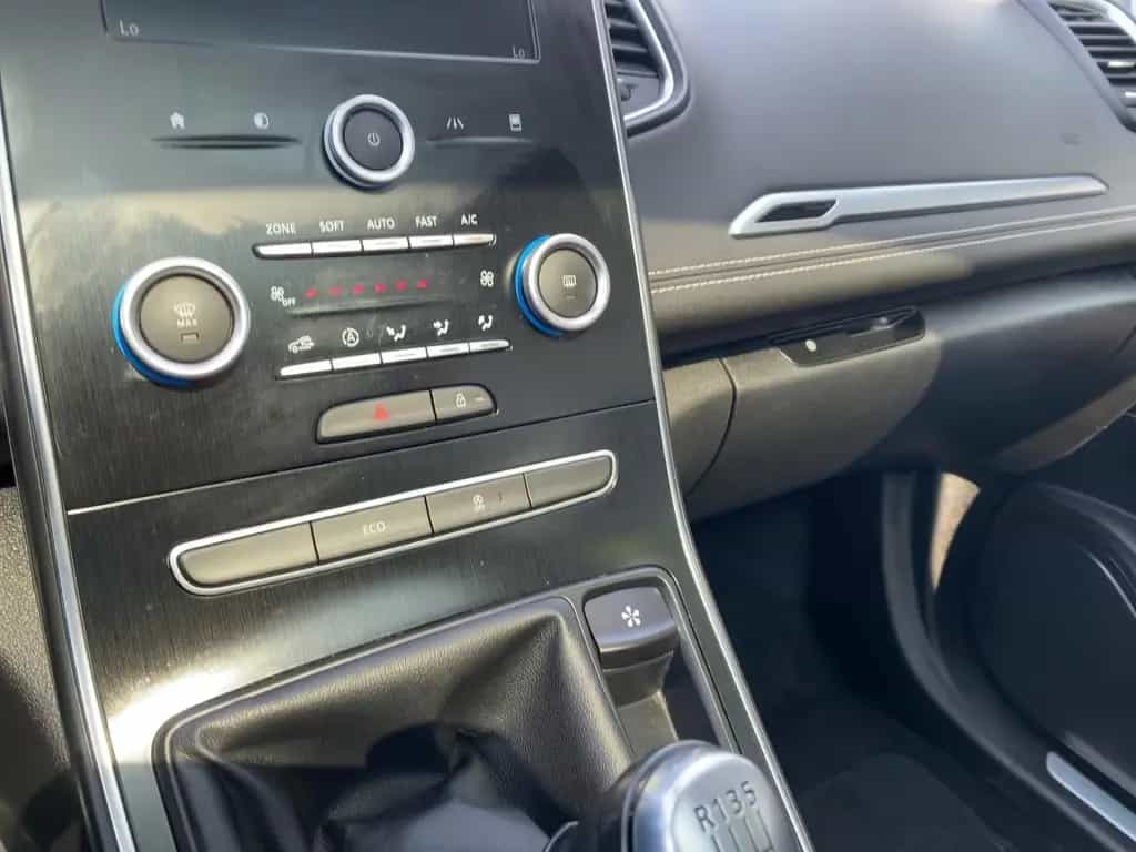 Renault Scenic IV 1.3 TCe 140 Intens *Panorama*Navi*DAB* 04/2018-photo-21