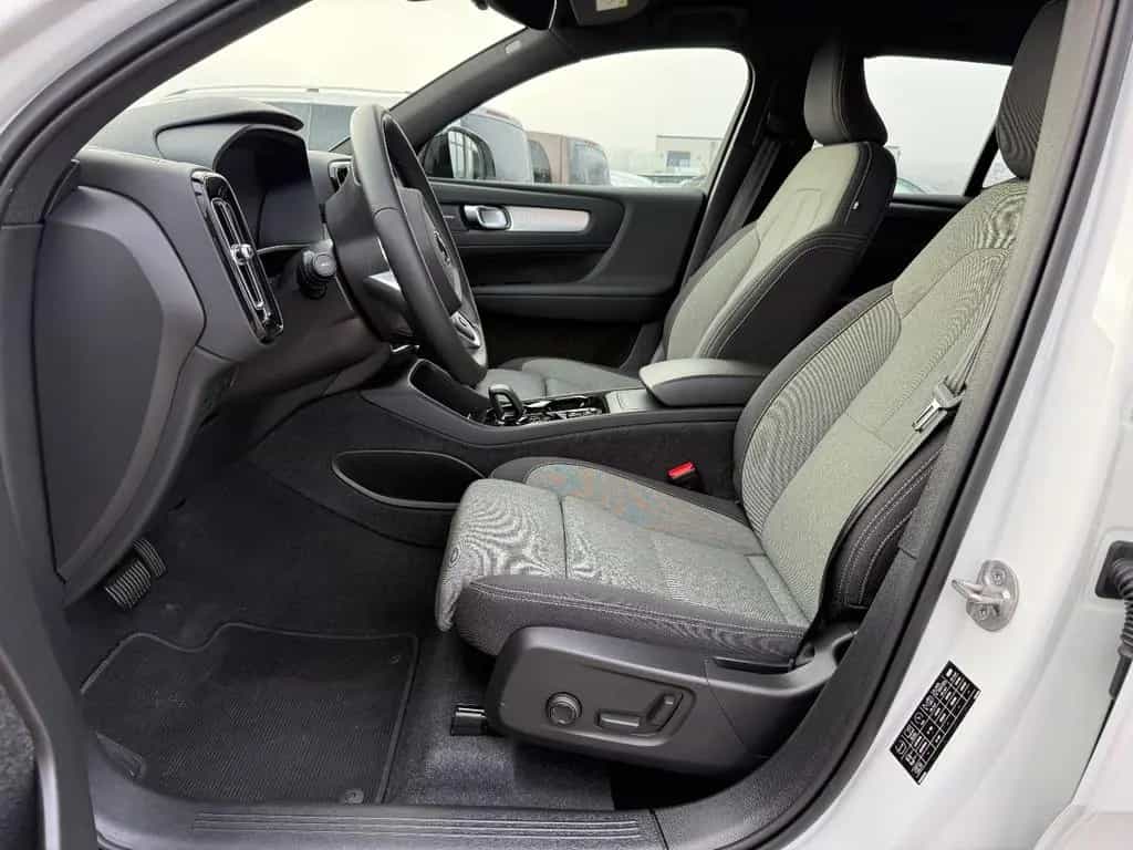 Volvo XC40 Plus Dark 2WD/Navi/Harman-Kardon 10/2023-photo-11