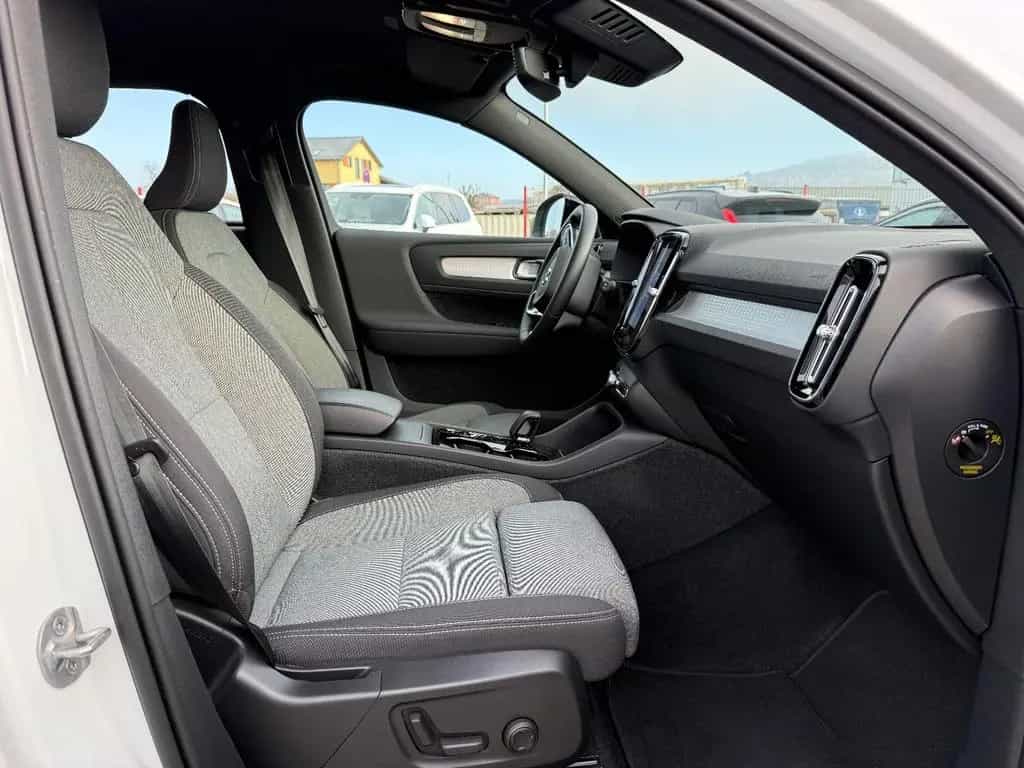 Volvo XC40 Plus Dark 2WD/Navi/Harman-Kardon 10/2023-photo-13