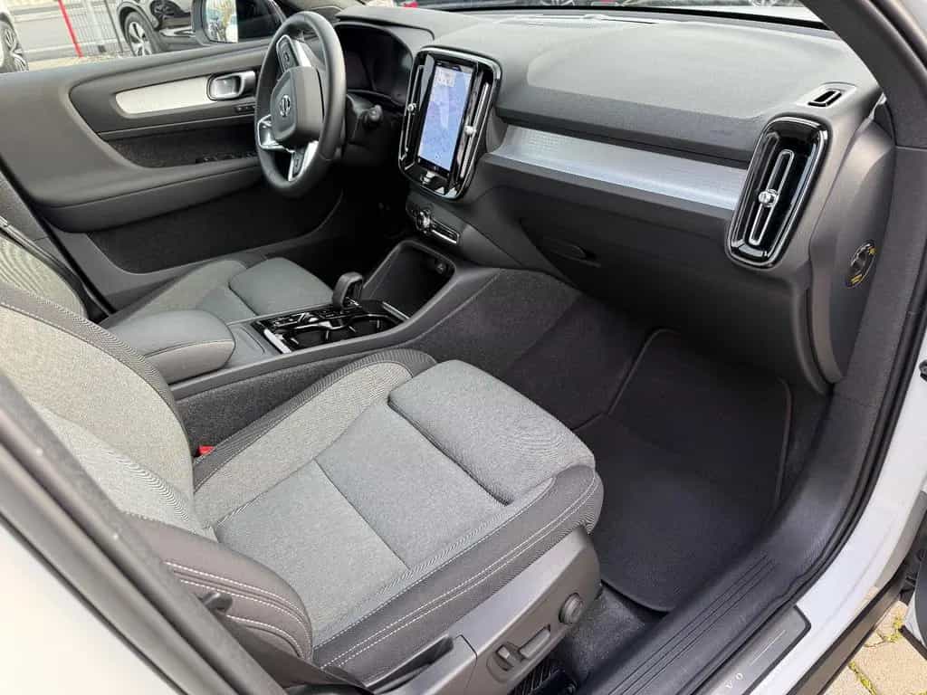 Volvo XC40 Plus Dark 2WD/Navi/Harman-Kardon 10/2023-photo-17