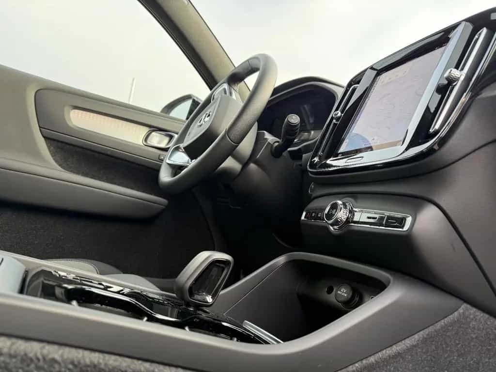 Volvo XC40 Plus Dark 2WD/Navi/Harman-Kardon 10/2023-photo-19