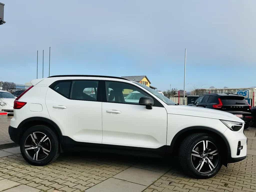 Volvo XC40 Plus Dark 2WD/Navi/Harman-Kardon 10/2023-photo-2