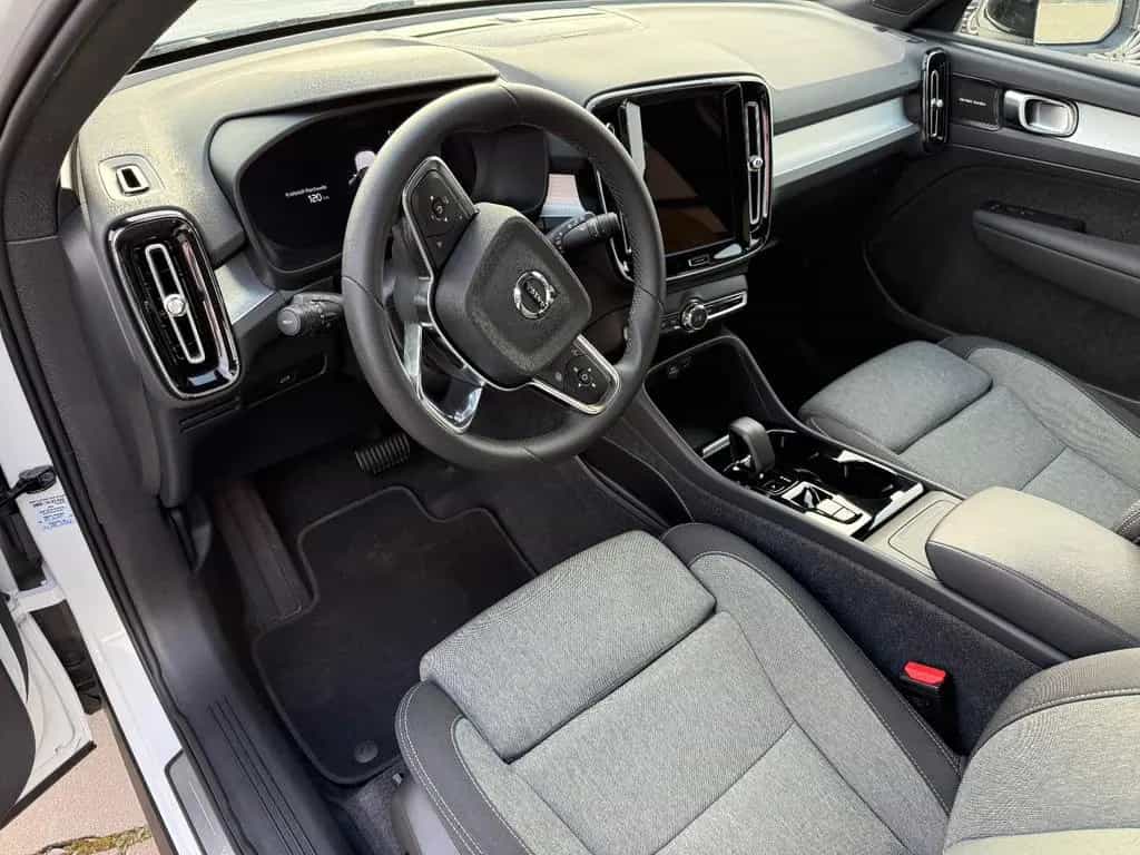 Volvo XC40 Plus Dark 2WD/Navi/Harman-Kardon 10/2023-photo-25