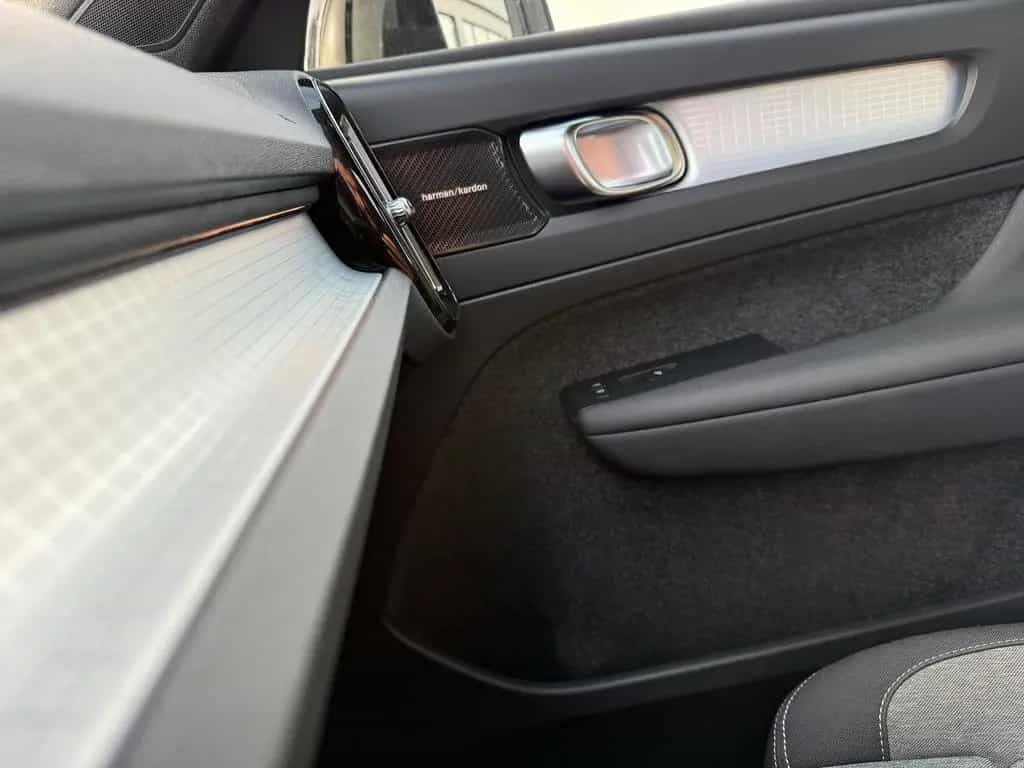 Volvo XC40 Plus Dark 2WD/Navi/Harman-Kardon 10/2023-photo-30