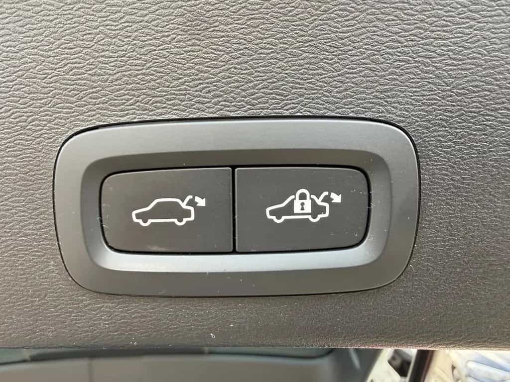 Volvo XC40 Plus Dark 2WD/Navi/Harman-Kardon 10/2023-photo-32