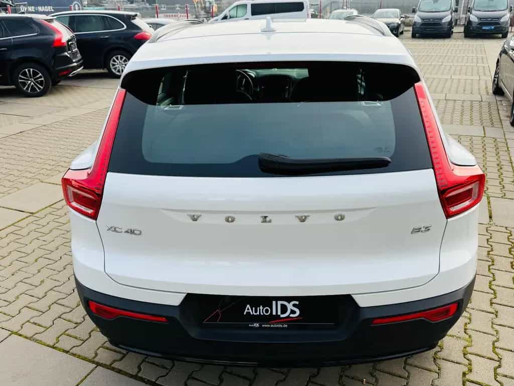 Volvo XC40 Plus Dark 2WD/Navi/Harman-Kardon 10/2023-photo-4