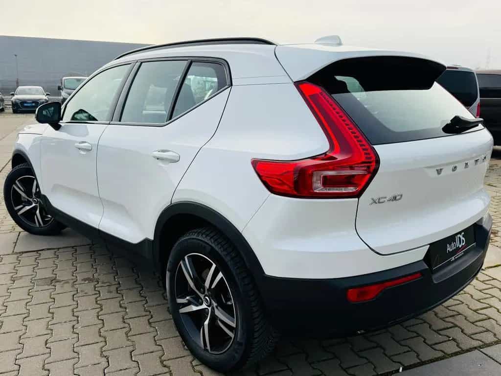 Volvo XC40 Plus Dark 2WD/Navi/Harman-Kardon 10/2023-photo-5