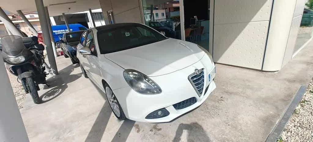 Alfa Romeo Giulietta 1.4 Turbo MultiAir Distinct 05/2011-photo-1