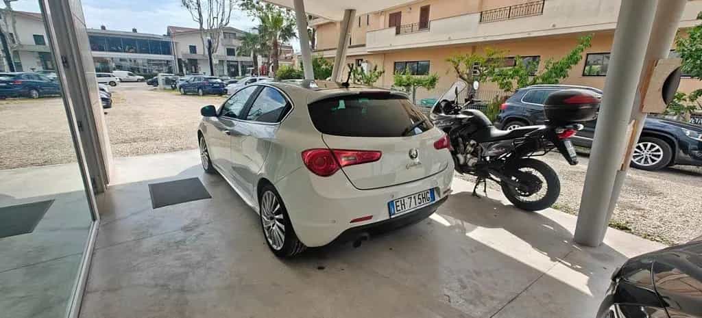 Alfa Romeo Giulietta 1.4 Turbo MultiAir Distinct 05/2011-photo-2