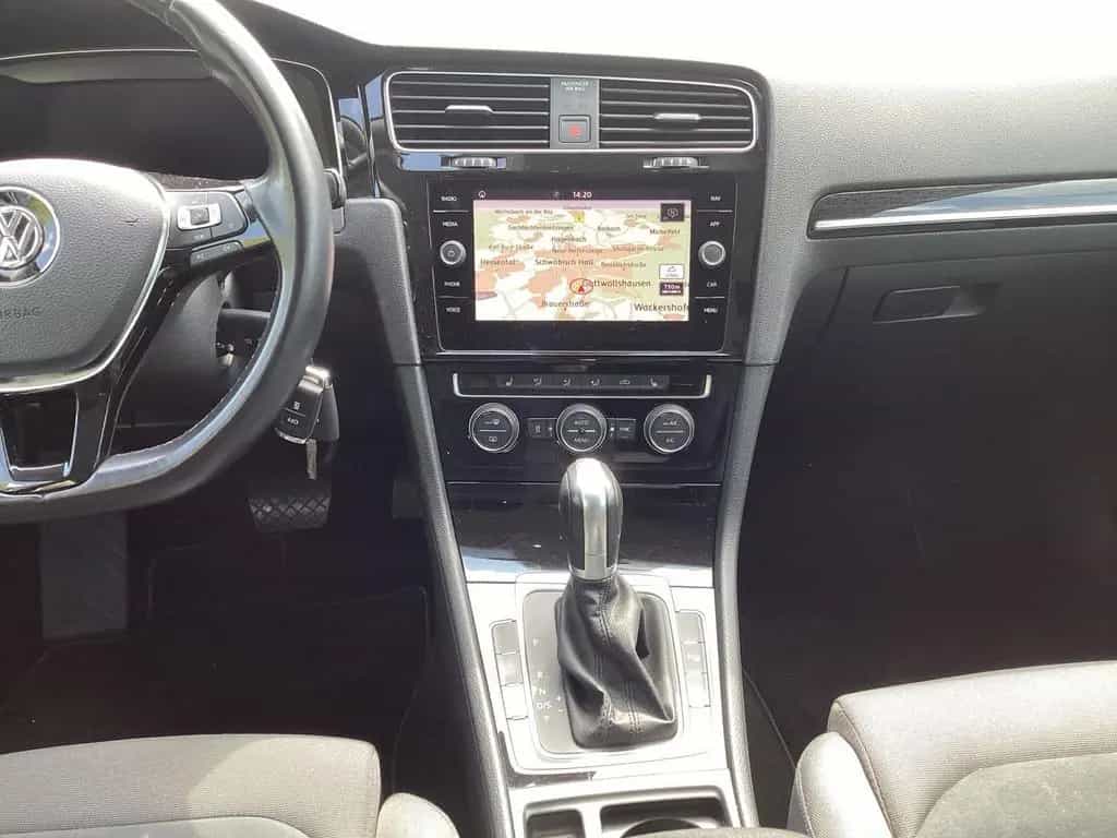 Volkswagen Golf VII 1.5 TSI Highline DSG Navi LED Standh. 10/2018-photo-7