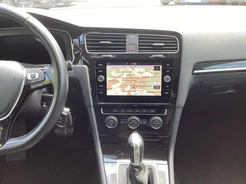 Volkswagen Golf VII 1.5 TSI Highline DSG Navi LED Standh. 10/2018-photo-8