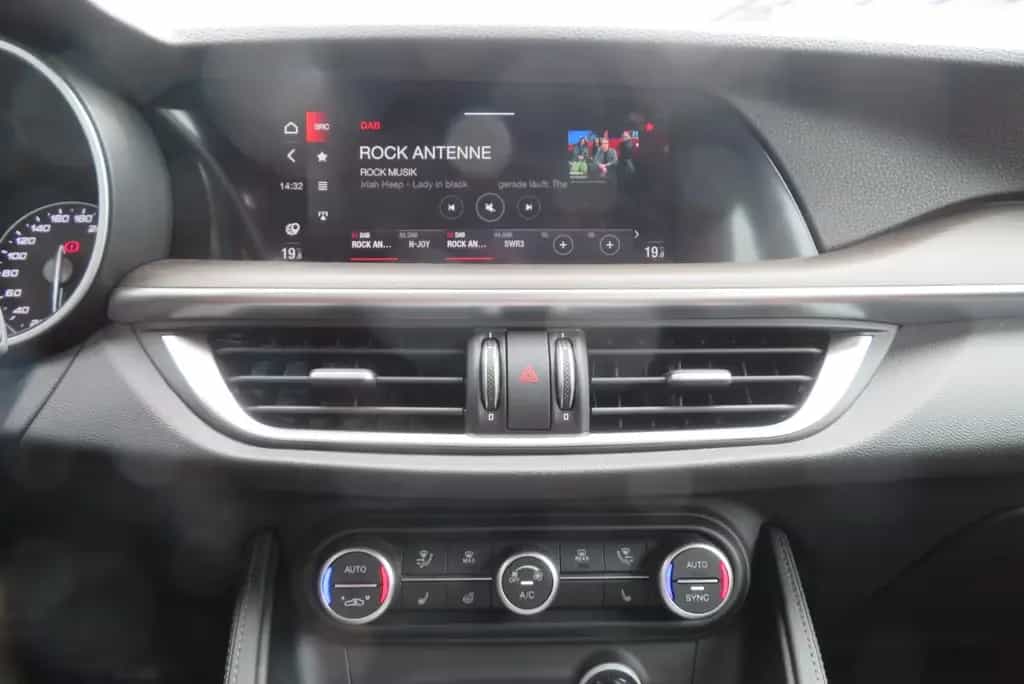 Alfa Romeo Stelvio Ti Q4 2.2 Diesel 210PS *AHK* 10/2022-photo-11
