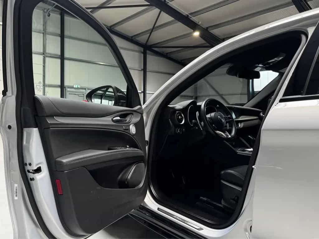 Alfa Romeo Stelvio 2.2 JTDM KAT Veloce Q4 Metallic 05/2024-photo-10