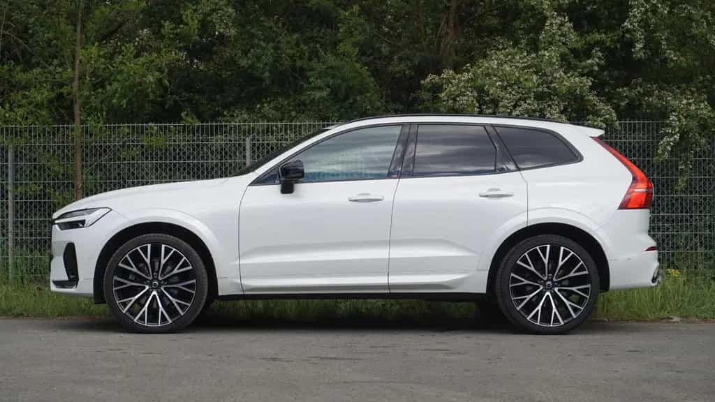 Volvo XC60 B5 Plus Dark Pano/360°/AHK/PilotAss/Massage 05/2022-photo-1