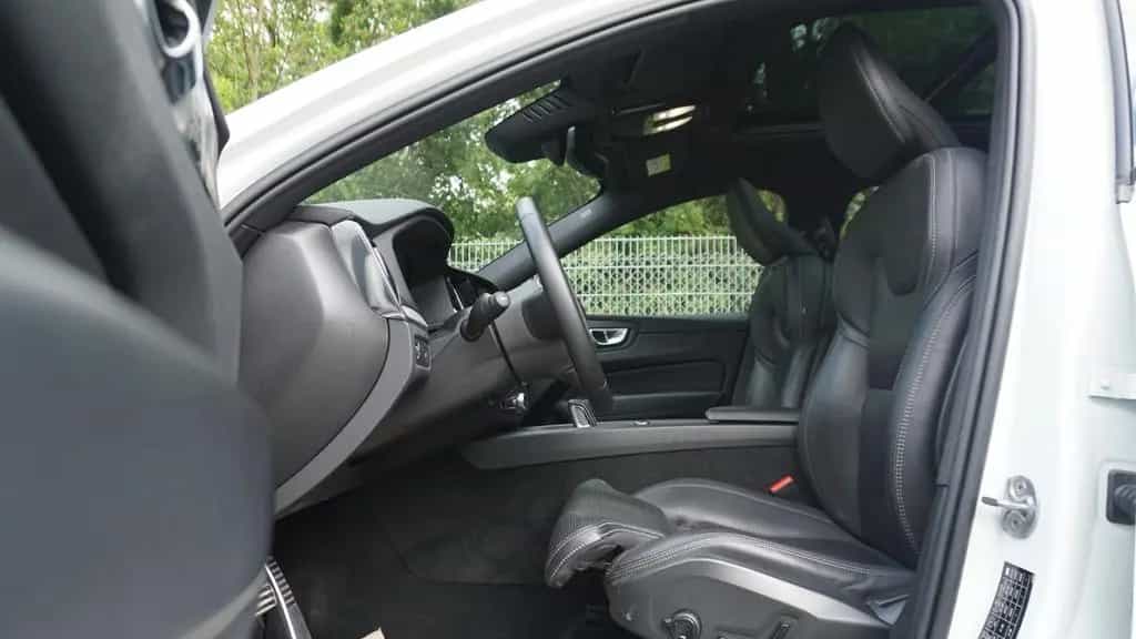 Volvo XC60 B5 Plus Dark Pano/360°/AHK/PilotAss/Massage 05/2022-photo-11