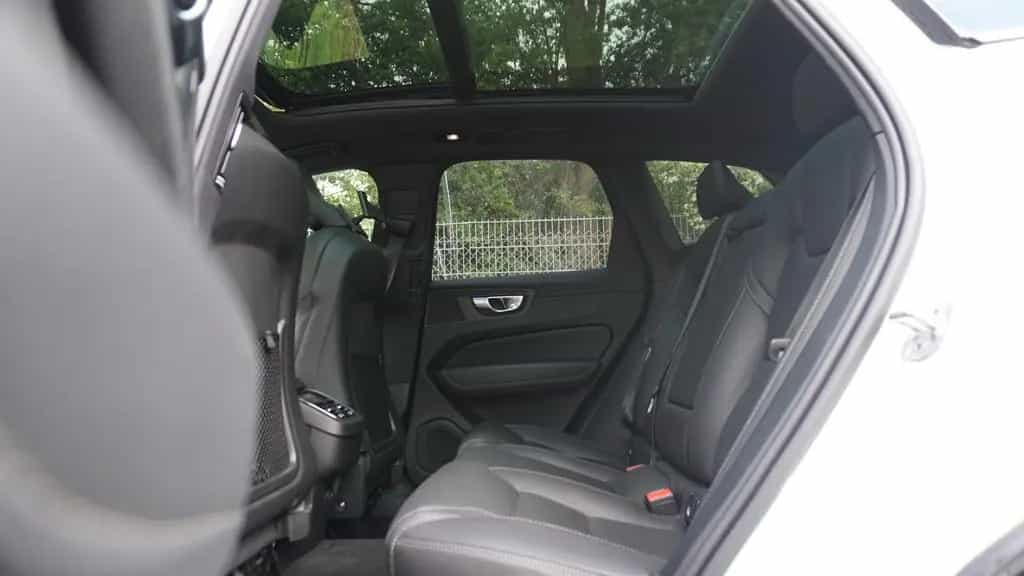 Volvo XC60 B5 Plus Dark Pano/360°/AHK/PilotAss/Massage 05/2022-photo-12