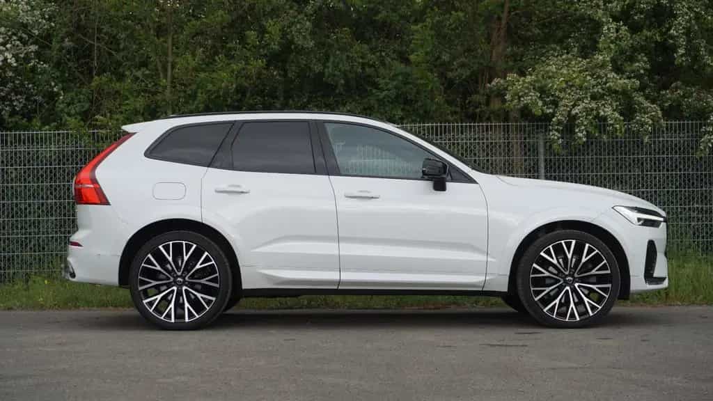 Volvo XC60 B5 Plus Dark Pano/360°/AHK/PilotAss/Massage 05/2022-photo-6