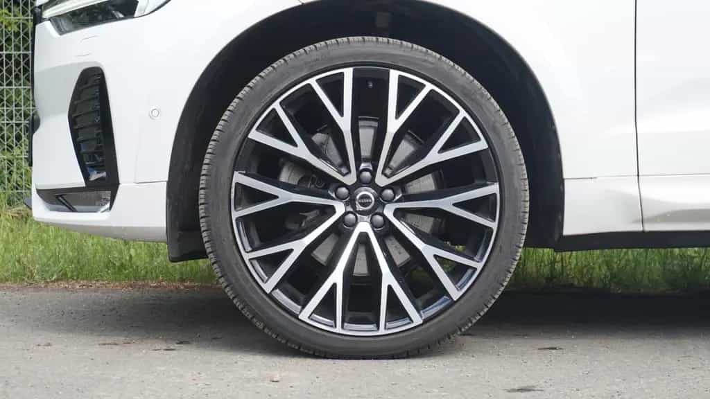 Volvo XC60 B5 Plus Dark Pano/360°/AHK/PilotAss/Massage 05/2022-photo-9