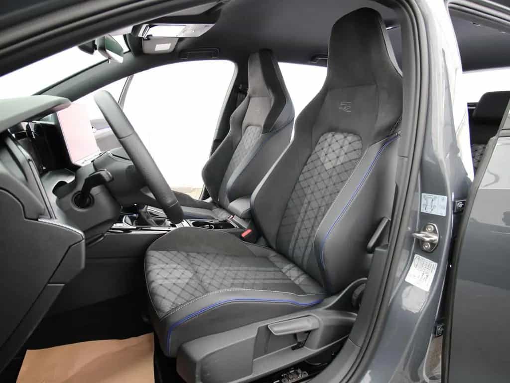 Volkswagen Golf VIII Variant 1.5 TSI R-Line LED+KAMERA+ACC 05/2025-photo-9