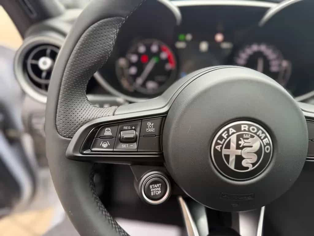 Alfa Romeo Giulia Ti Q4*Bi-XENON*NAVI*R-KAMERA* 09/2022-photo-19