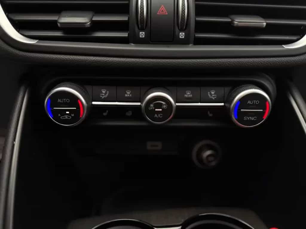 Alfa Romeo Giulia Ti Q4*Bi-XENON*NAVI*R-KAMERA* 09/2022-photo-25