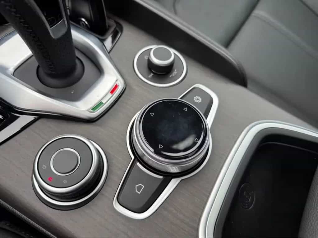 Alfa Romeo Giulia Ti Q4*Bi-XENON*NAVI*R-KAMERA* 09/2022-photo-29