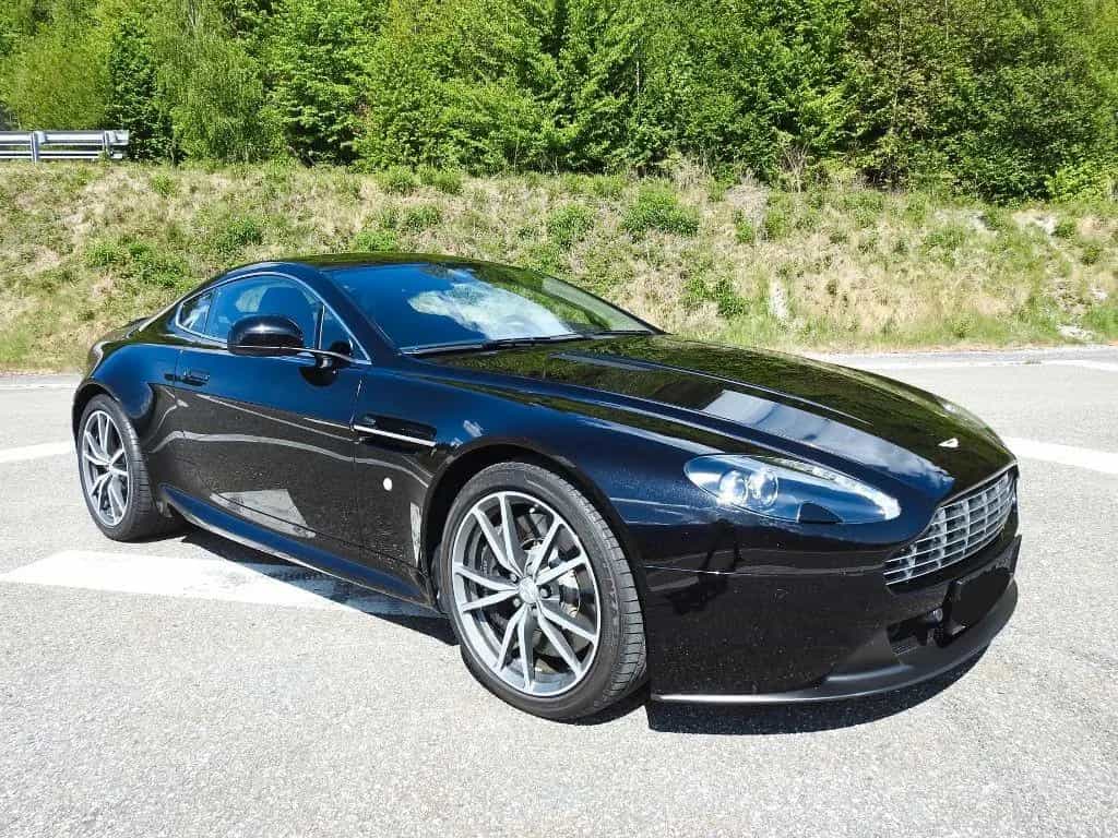 Aston Martin V8 Vantage 08/2016-photo-1