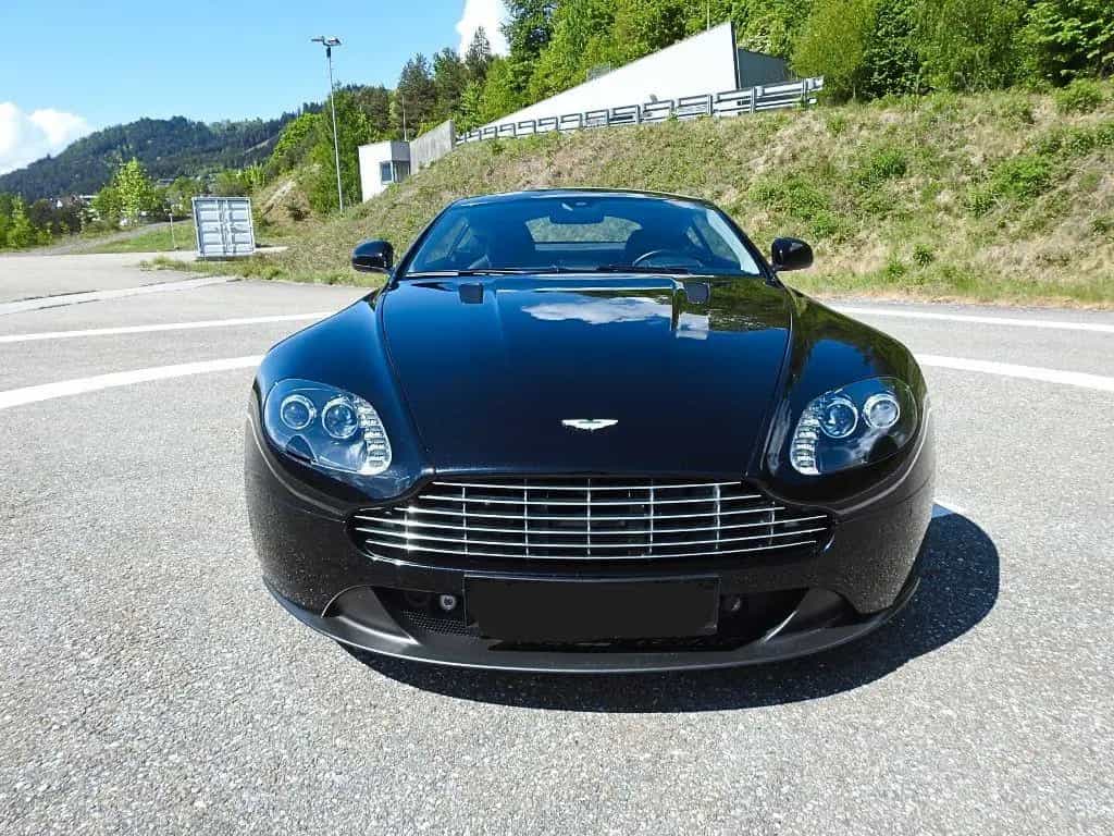 Aston Martin V8 Vantage 08/2016-photo-2