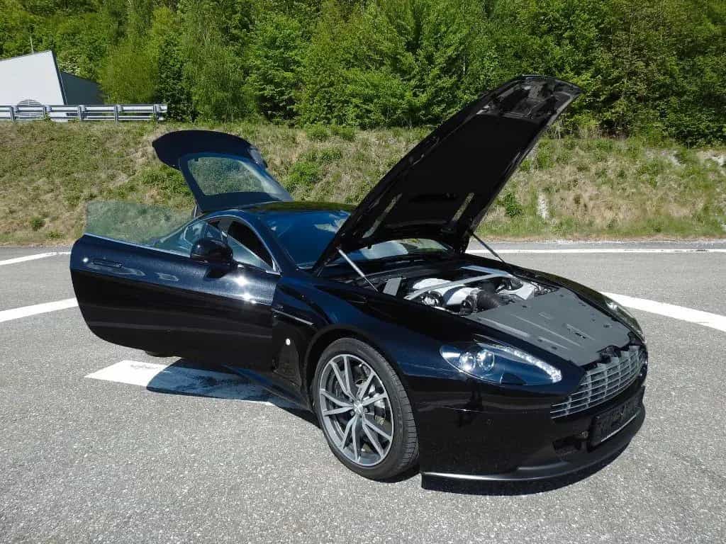 Aston Martin V8 Vantage 08/2016-photo-8