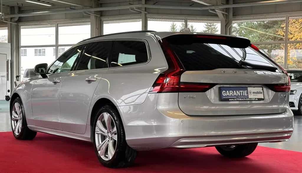 Volvo V90 2.0 B4 AWD CORE/ACC/RFK/LED 02/2023-photo-3