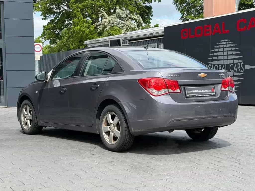 Chevrolet Cruze LT 1.6i*KLIMA*CD*ALUFELGEN*2. HAND*TÜV 02/2012-photo-1