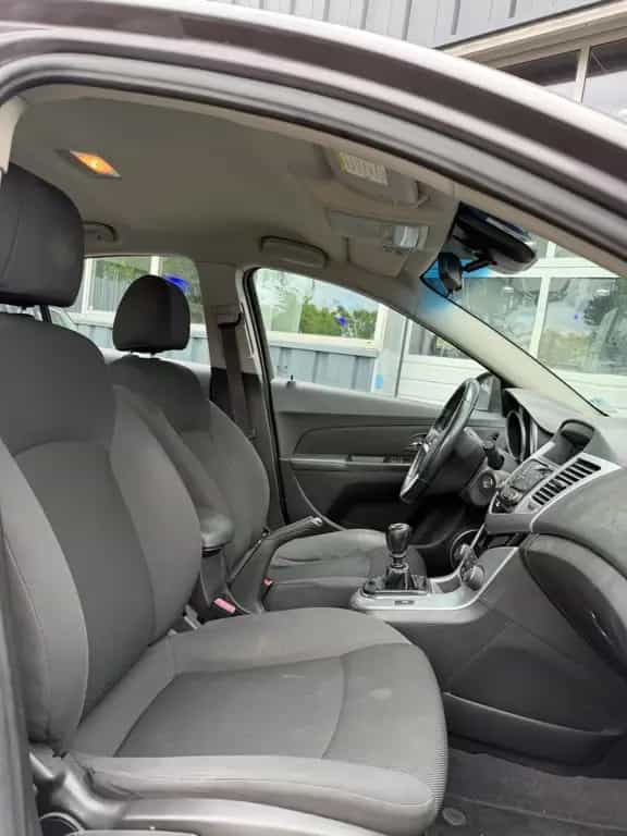 Chevrolet Cruze LT 1.6i*KLIMA*CD*ALUFELGEN*2. HAND*TÜV 02/2012-photo-4