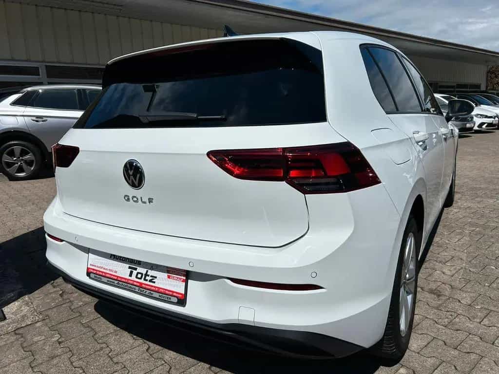 Volkswagen Golf VIII Lim. Life *NAVI*RFK*SHZ*LHZ* 01/2023-photo-1